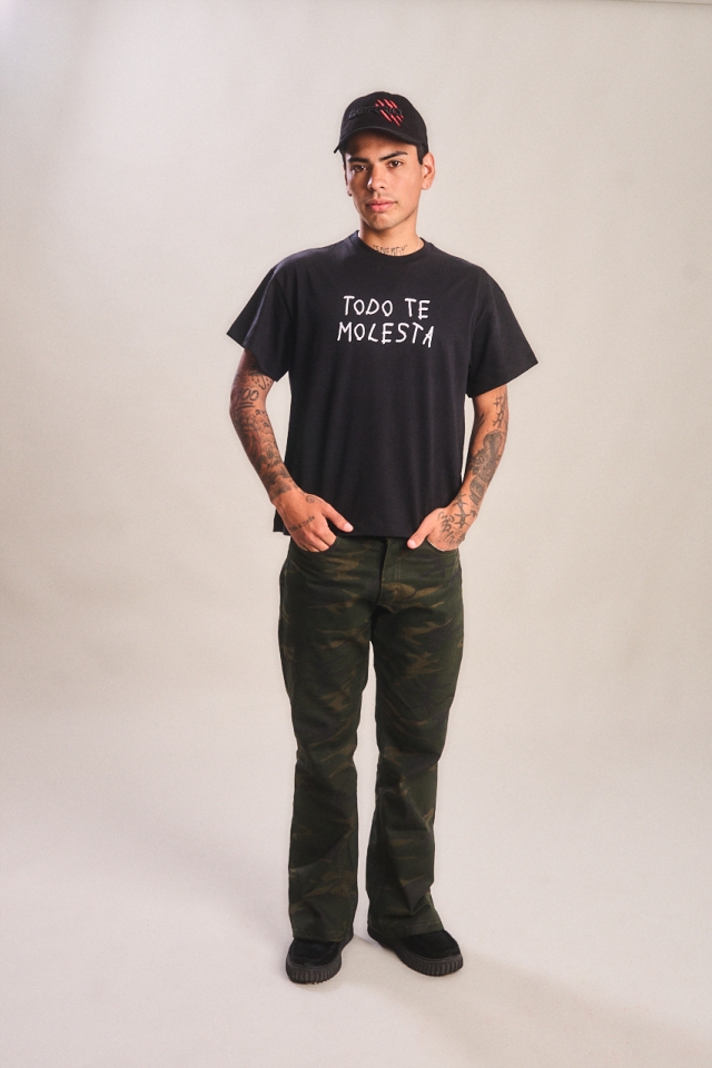 Remera Todo Te Molesta Negra