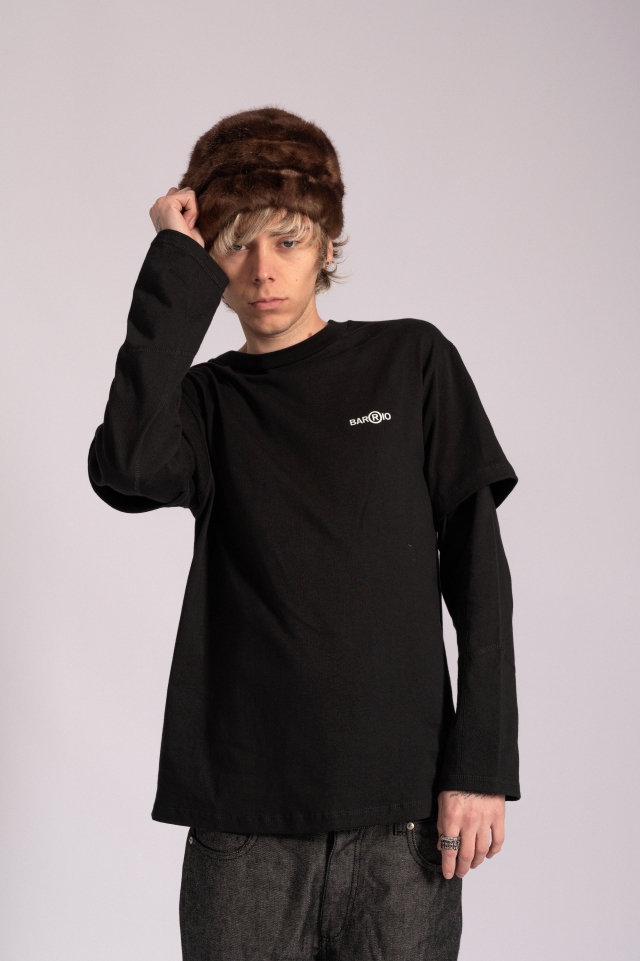 Remera AZ Manga Larga Negra